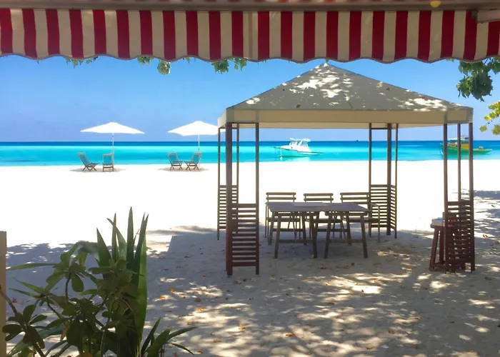 Luau Beach Inn, Maldives