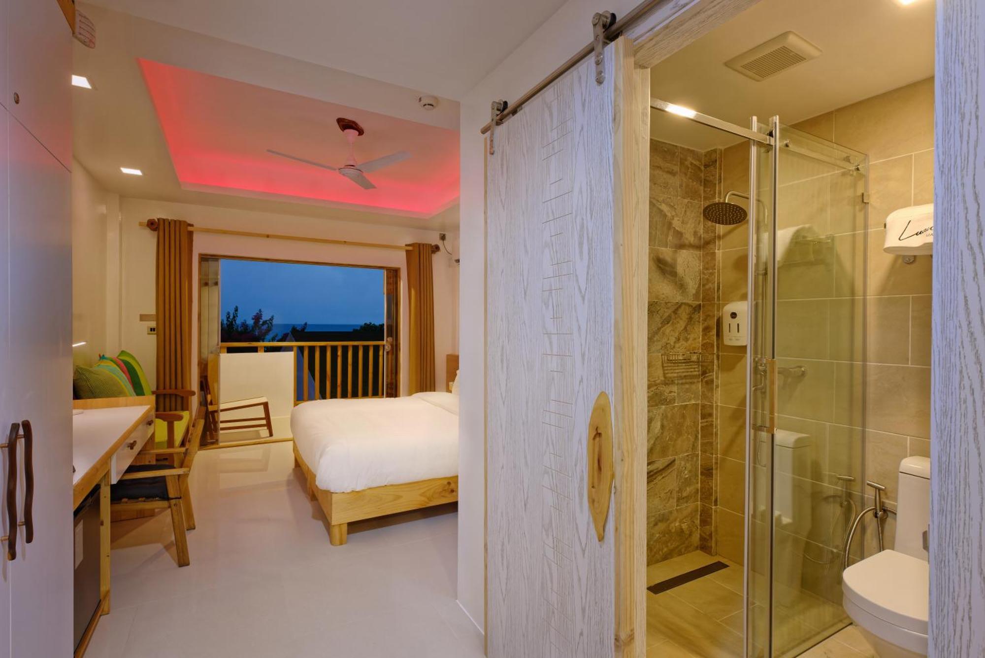Luau Inn, Maldives