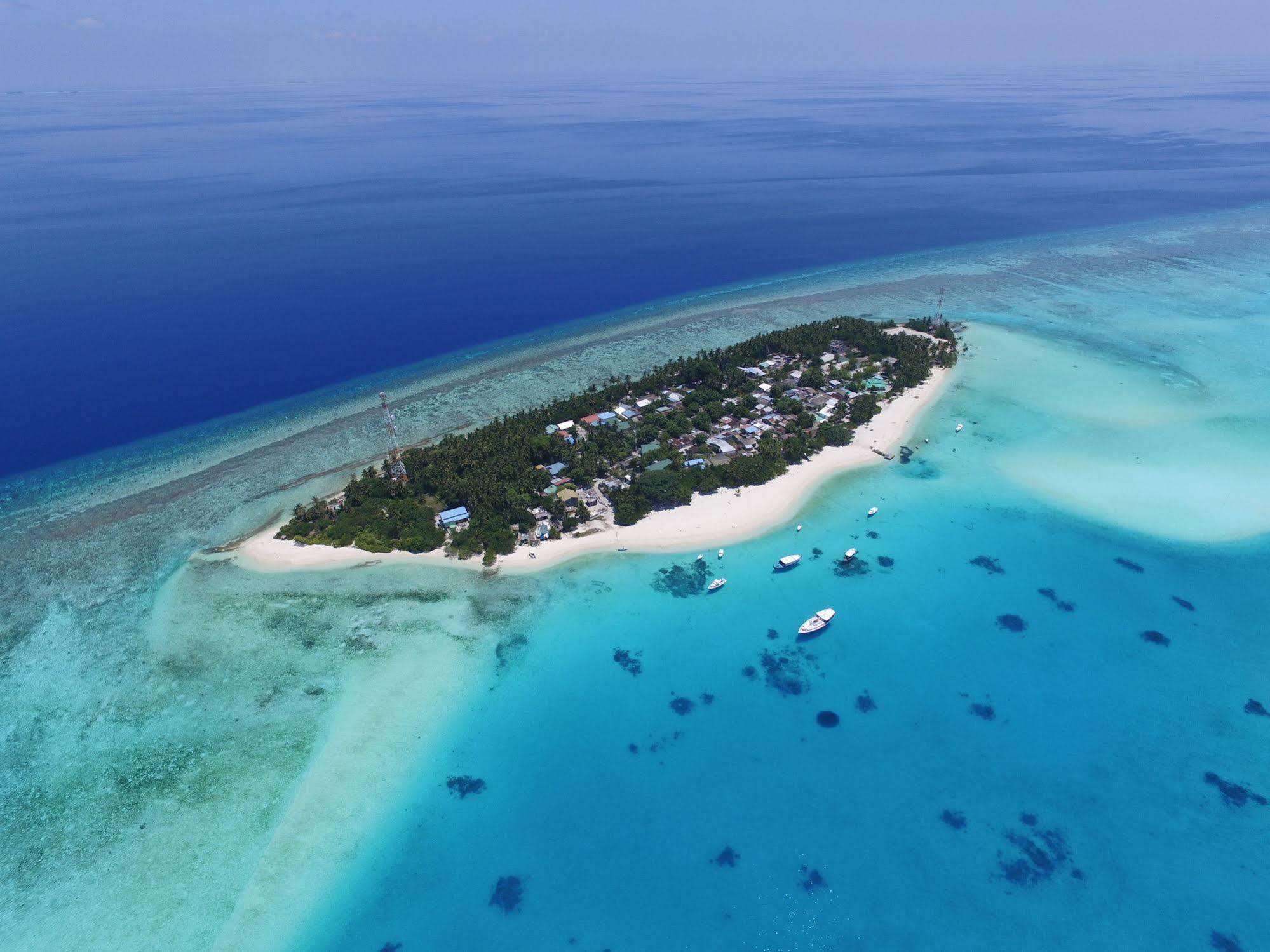 Luau Inn, Maldives